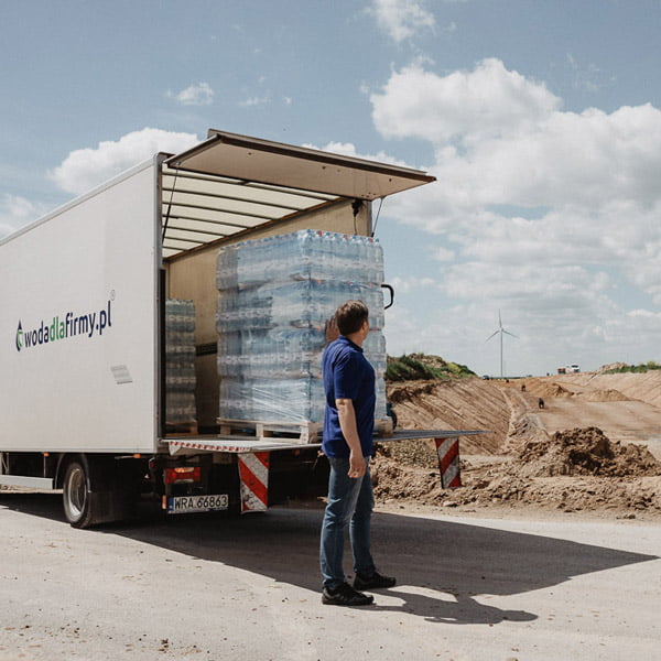 Dostawa wody mineralnej prosto od producenta