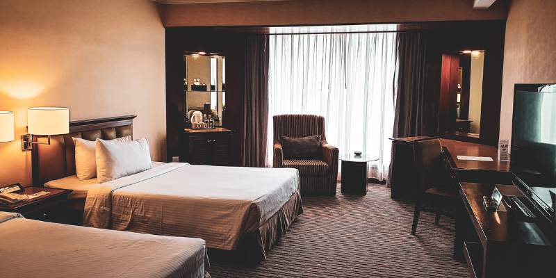 Woda w pokoju hotelowym