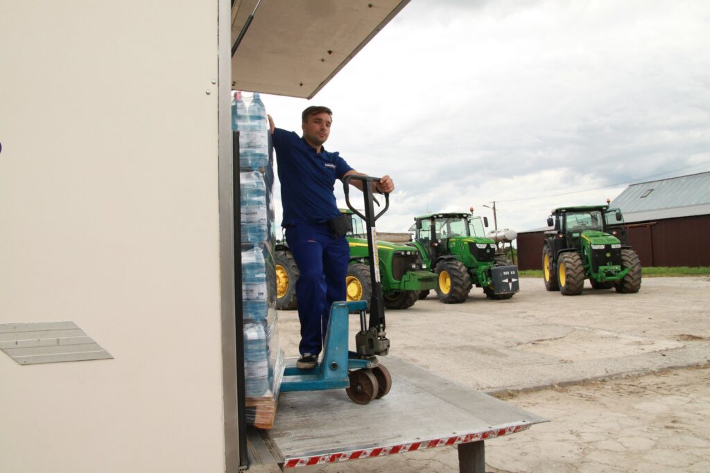 Paleta z wodą niegazowaną do biura – hurtowa dostawa dla firm w całej Polsce